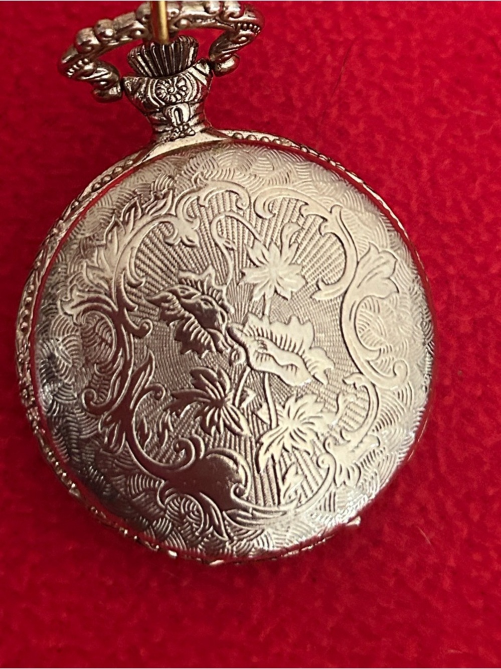 Vintage-Style Gold Pocket Watch with Gold Chain - Elegant Floral Case